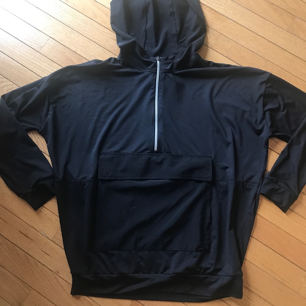 PULLOVER BREAKER HOODIE W/ KANGAROO POCKET